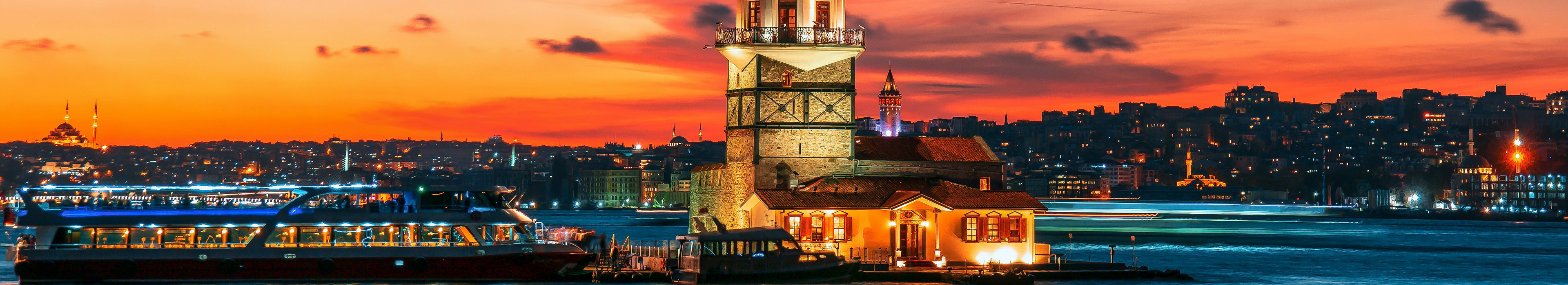 Istanbul Djevojačka kula (Leanderova kula) u zalazak sunca_3840X700