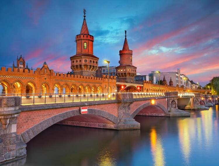 Berlin Oberbaum most u zalasku sunca_750X568