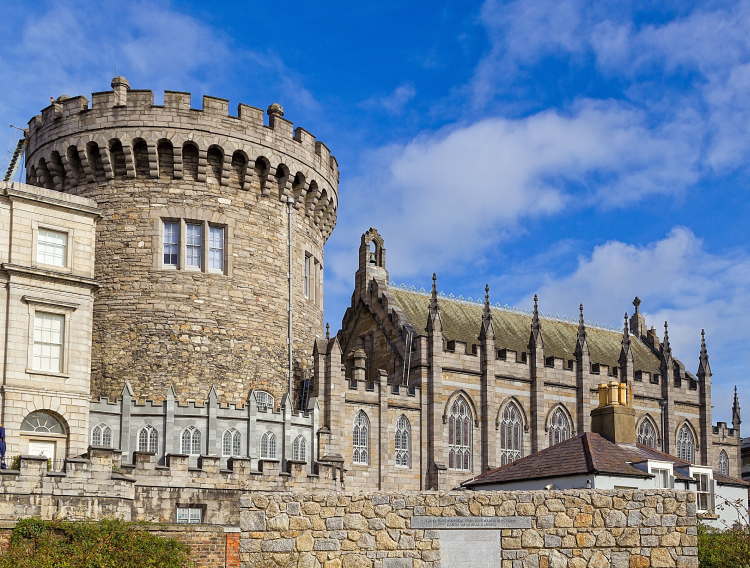 Dublin pogled na toranj Record i Royal kapelicu_750x568