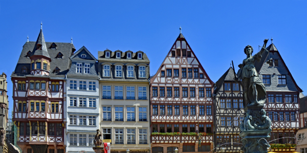 Frankfurt povijesni trg Römerberg_600X300