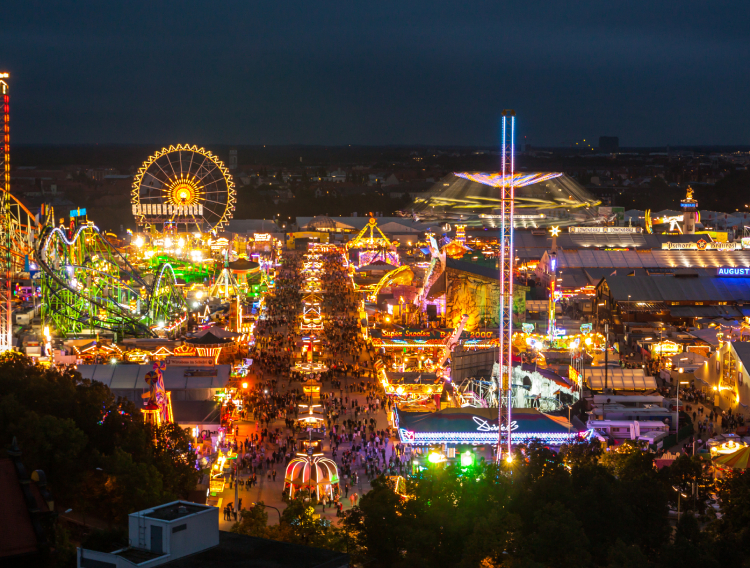 Munchen Oktoberfest festival noću iz zraka_750x568