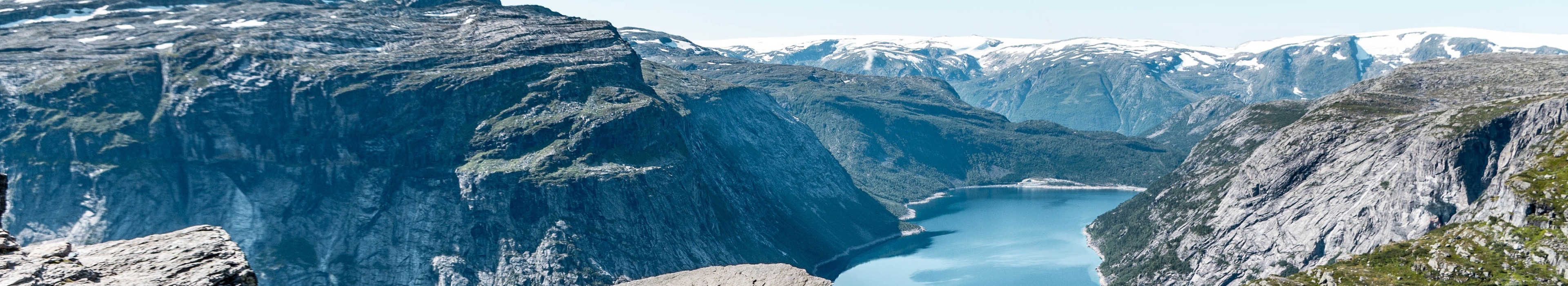 Oslo_Tolltunga s pogledom na Ringedalsvatnet  jezero_3840x700