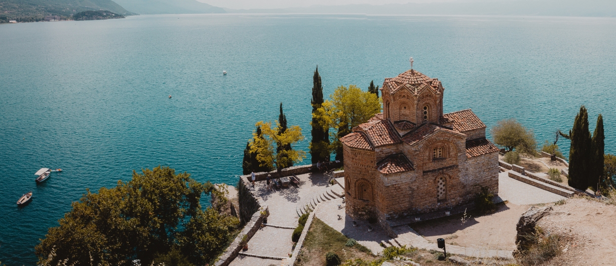 Skoplje - Pogled na crkvu sv.Jovana Kanea i Ohridsko jezero_1248X540