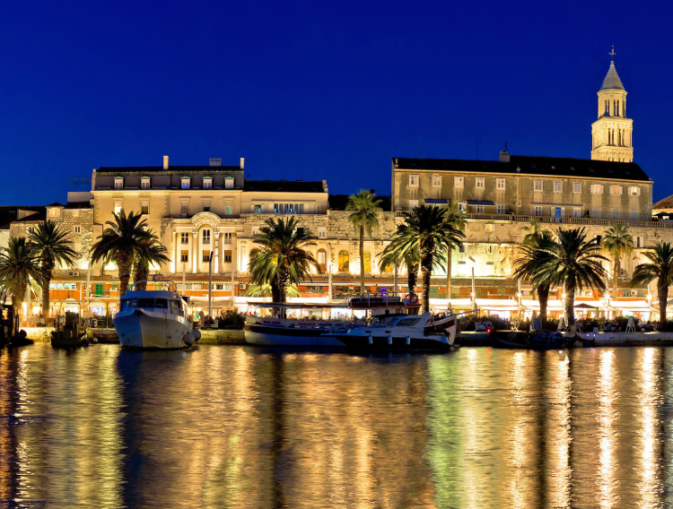 Split_Waterfront (Riva) at night_750x568