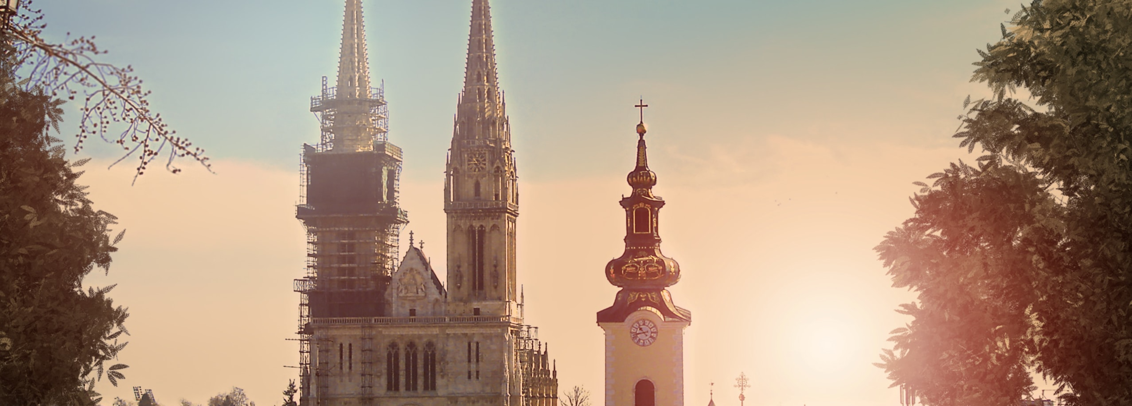 Zagreb_Katedrala-zalazak sunca_3840x1380