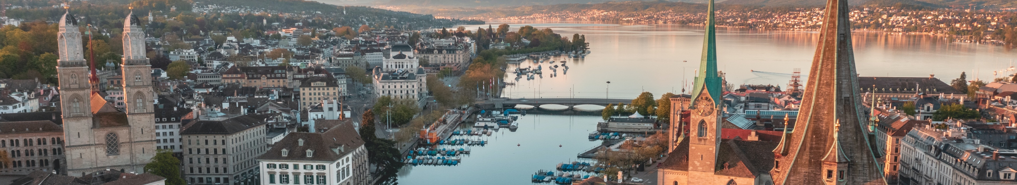 Zürich pogled iz zraka na stari grad i Limmat jezero_3840x700