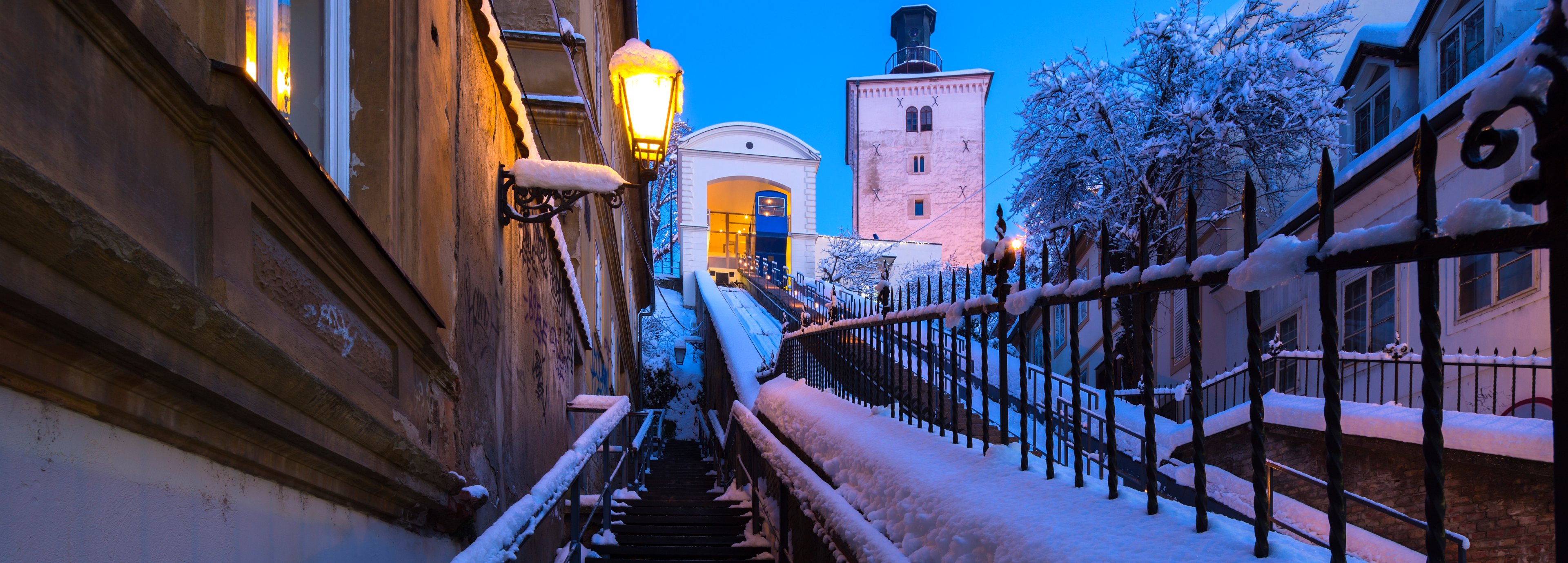  Zagreb_View of Funicular and Lotršćak tower_snow&night_3840x1380