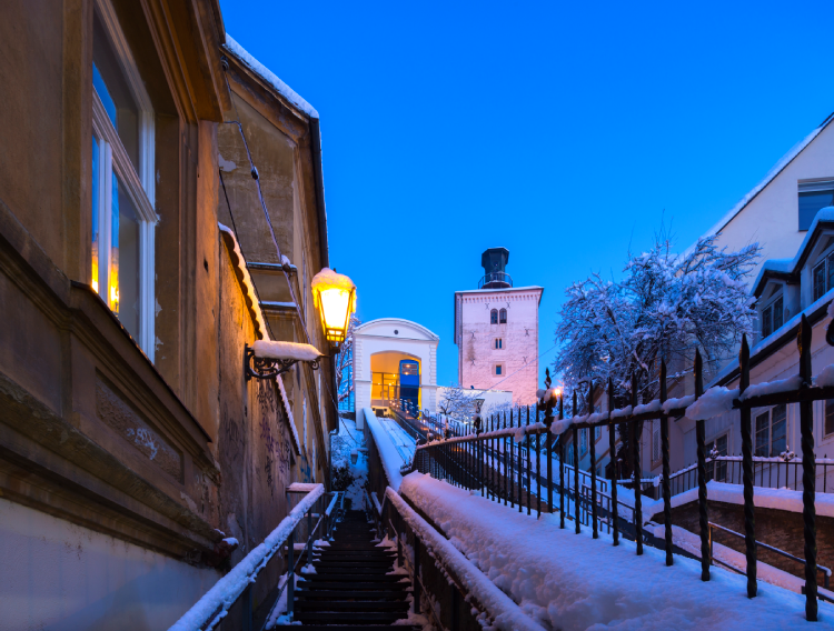  Zagreb_View of Funicular and Lotršćak tower_snow&night_750x568